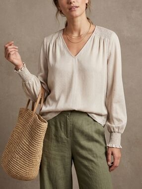 S/M Mandy Evans Beige V-Neck Long-Sleeve Flowy Lightweight Blouse